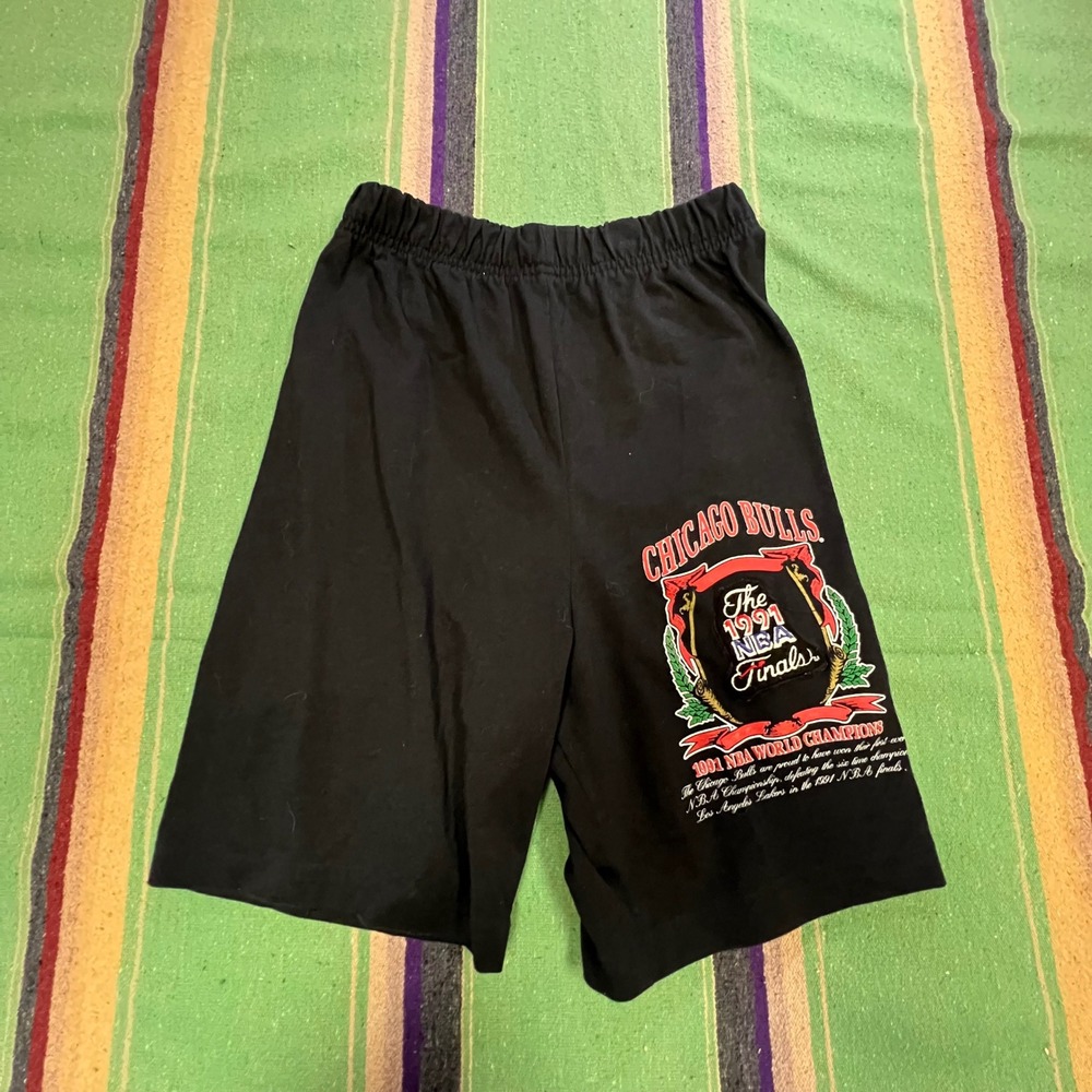 Nutmeg Chicago Bulls Shorts Mens M Black 1991 NBA Finals Vintage Graphic